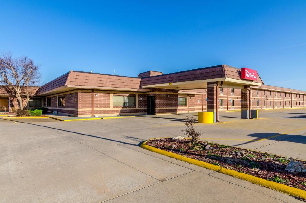 Red Roof Inn & Conference Center Wichita Airport Main image 1